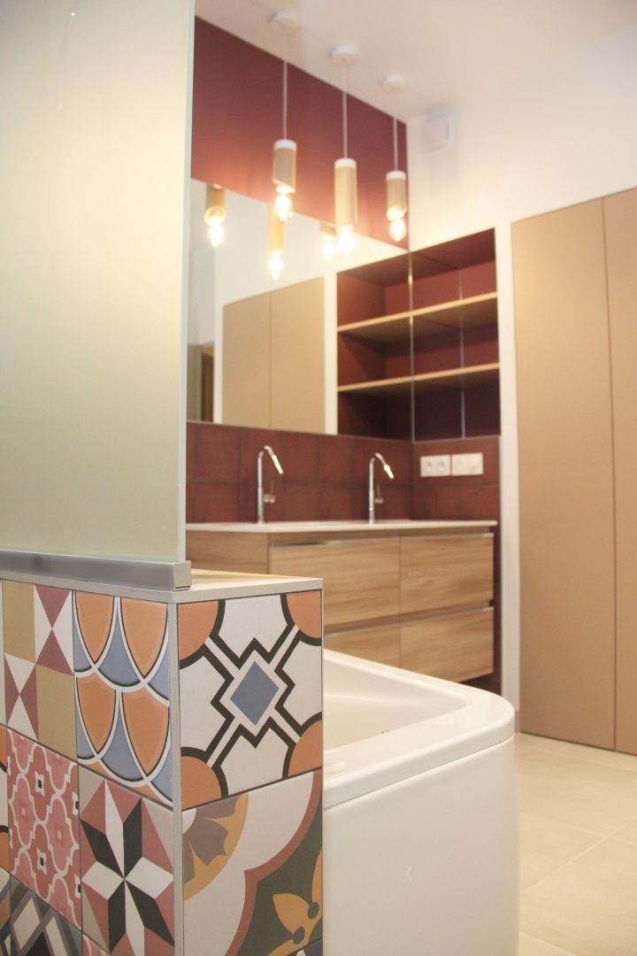 Salle De Bain Spacieuse Et Confortable Avec Un Maximum De concernant Douche Dans Un Placard Salle De Bain Spacieuse Et Confortable Avec Un Maximum De concernant Douche Dans Un Placard