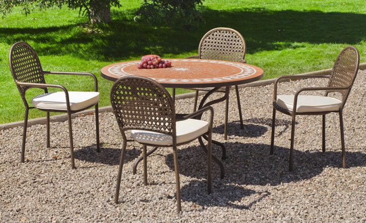 Salon De Jardin Table Ronde Et Fauteuils 4 Places – Salle intérieur Salle A Manger De Jardin
