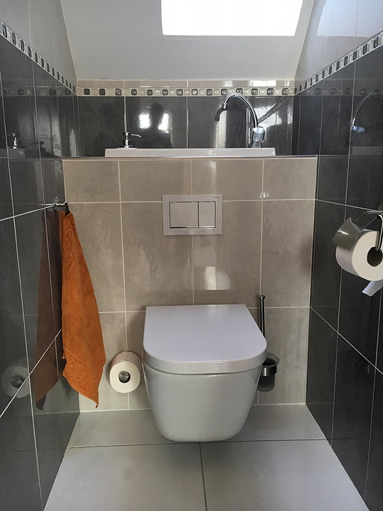 Sanibroyeur Avec Wc Lave-Mains : Est-Ce Possible ? – Blog encequiconcerne Toilette Suspendu Avec Lave Main