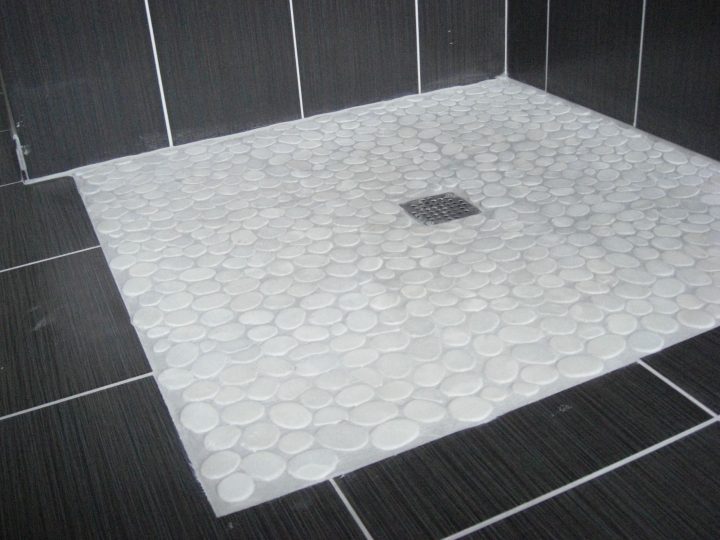 Sol En Galets Blancs Pour Cette Douche À L'Italienne pour Sol Galet Douche Sol En Galets Blancs Pour Cette Douche À L'Italienne pour Sol Galet Douche