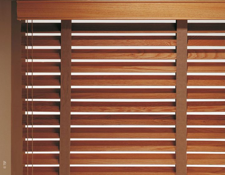 Store En Bois – Le Volet Menuiserie En Aluminium concernant Rideau Vénitien