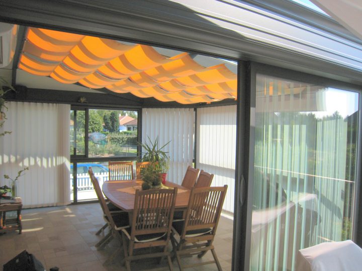 Store Véranda Interieur Prix serapportantà Veranda Rideau Saintes