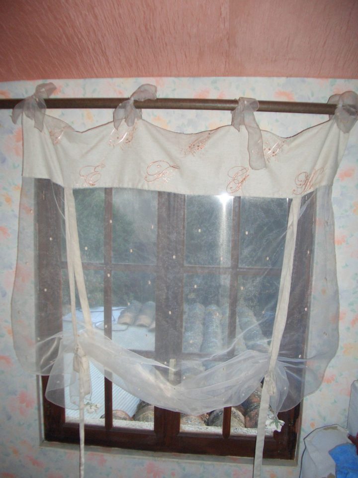 Store Voilage Alphabet En Broderie – Photo De Mes Rideaux encequiconcerne Store Rideaux Voilage