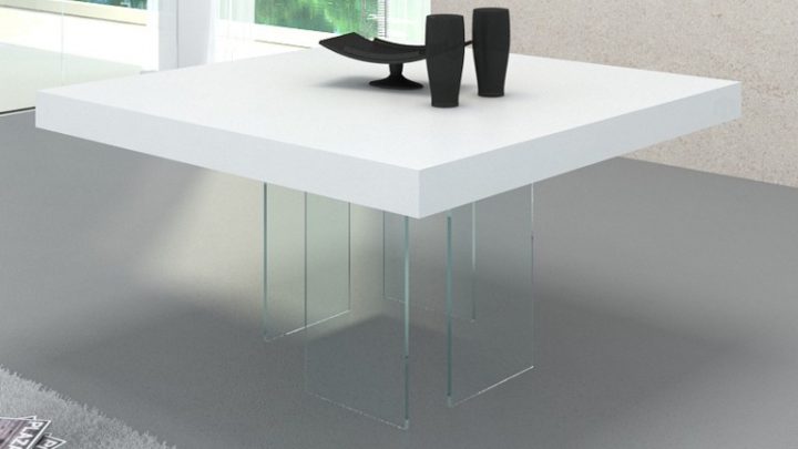 Table Carrée Avec Pied En Verre – Crystalline – Mobilier Moss à Table De Salle À Manger Carrée
