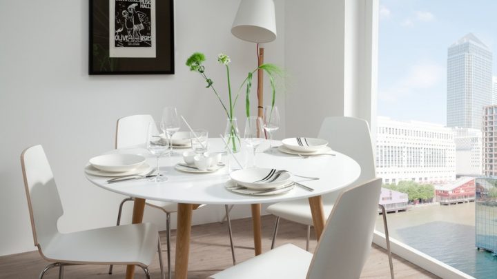 Table De Salle A Manger Style Scandinave – Infini Photo encequiconcerne Salle A Manger Atlas