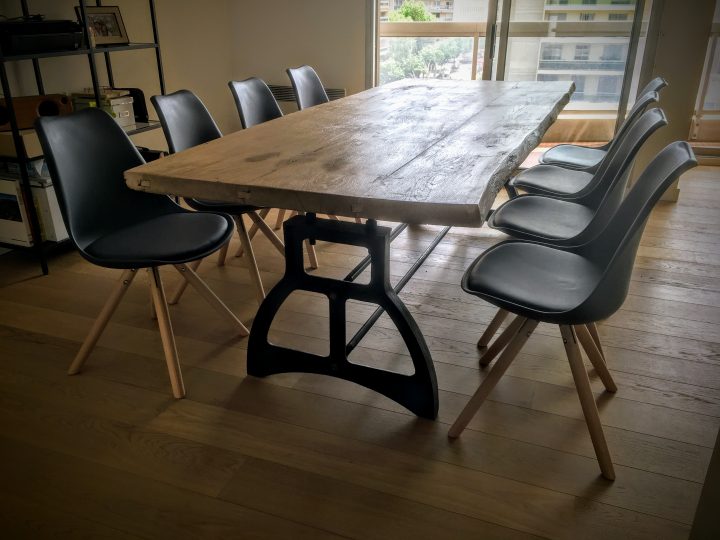 Table De Salon Industrielle En Bois – Pied Coupole En Fonte destiné Ensemble Table Et Chaise Salle À Manger