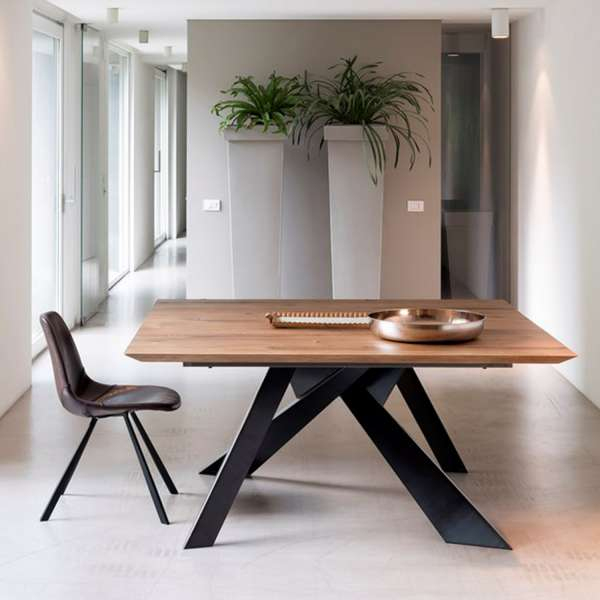 Table Design Carrée En Bois Massif Avec Pieds En Métal tout Table Salle À Manger 12 Personnes