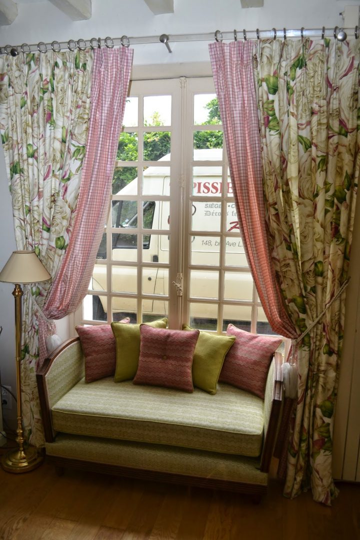 Tapissier Decorateur Bruno Pinard: Dernières Réalisations à Rideaux A Fleurs