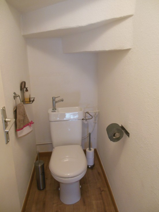 Toilettes (Photo 1/5) – Apres Renovation serapportantà Toilette Sous Escalier