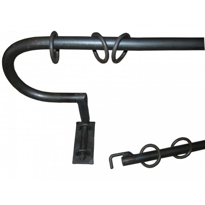 Tringles À Rideaux Pommes De Pin En Fer Forgé – Ma concernant Tringle A Rideau Noir