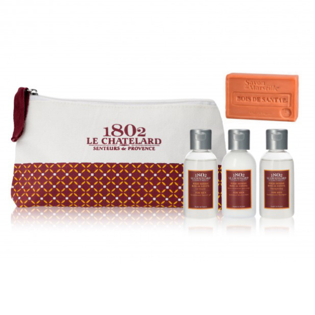 Trousse De Toilette Homme Et Ses Essentielles Au Bois De avec Produits De Toilette Format Voyage