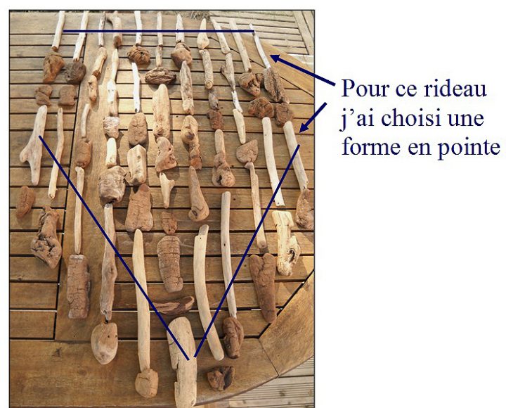 Un Rideau Décoratif Avec Du Bois Flotté tout Tringle A Rideau Plate