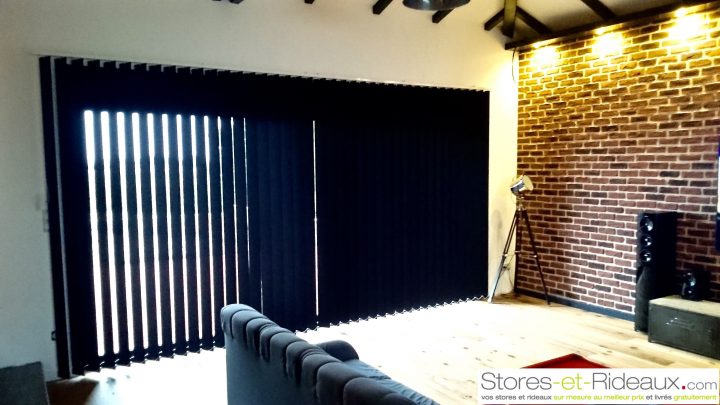 Une Ambiance Industrielle Avec Des Stores Californiens. En à Rideaux Californiens Une Ambiance Industrielle Avec Des Stores Californiens. En à Rideaux Californiens