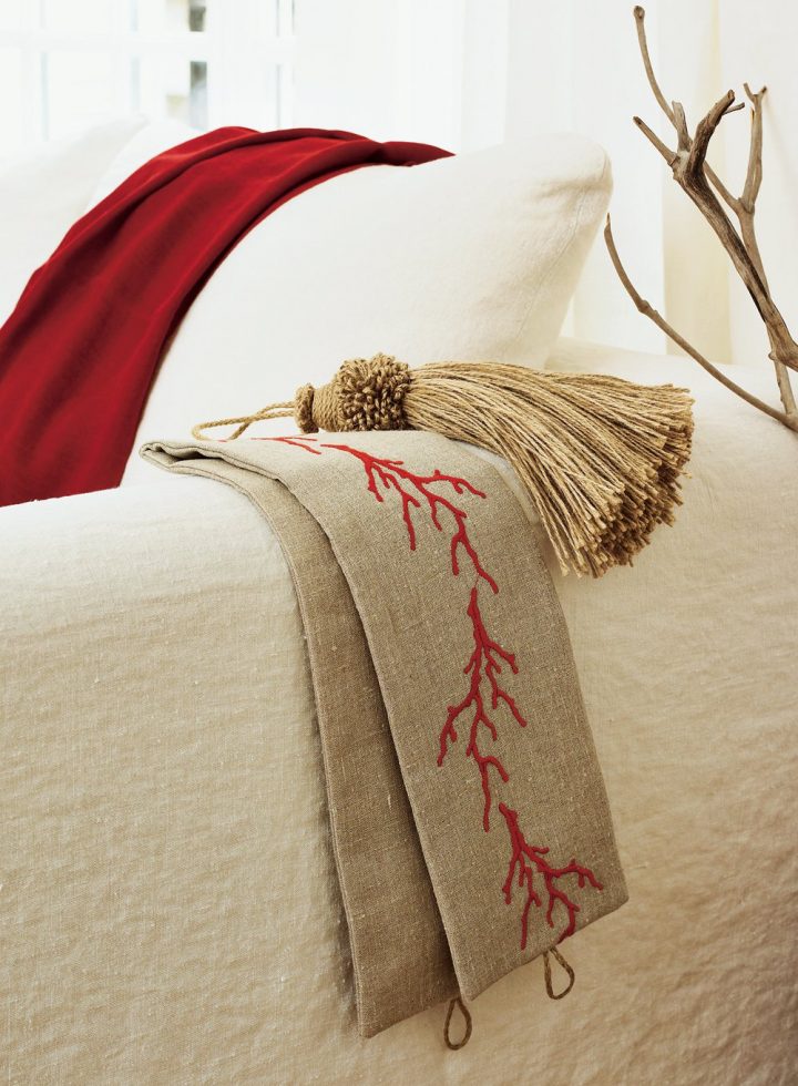 Une Embrasse De Rideau Brodée De Corail – Marie Claire avec Rideaux Couleur Corail Une Embrasse De Rideau Brodée De Corail – Marie Claire avec Rideaux Couleur Corail