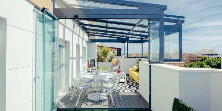 Une Fermeture Pour Un Toit-Terrasse Avec Des Rideaux De avec Rideaux D Extérieur Pour Terrasse Une Fermeture Pour Un Toit-Terrasse Avec Des Rideaux De avec Rideaux D Extérieur Pour Terrasse