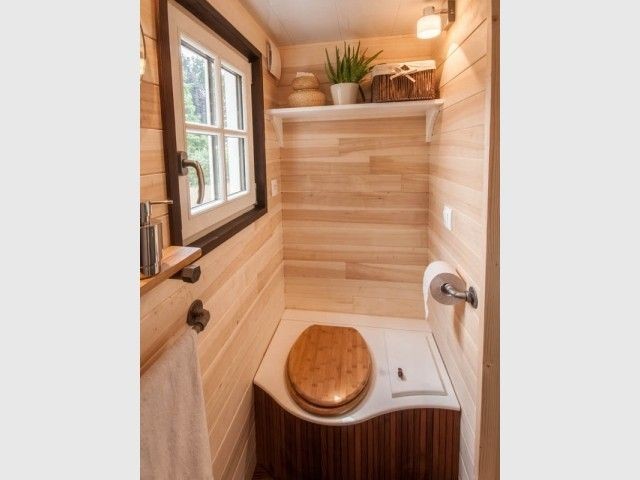 Une Petite Roulotte À L'Accent Industriel | Toilettes à Toilette Seche Construction