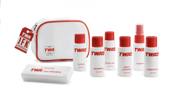 Une Trousse De Toilette Avion Twa Hotel Offerte destiné Trousse De Toilette Avion Cabine