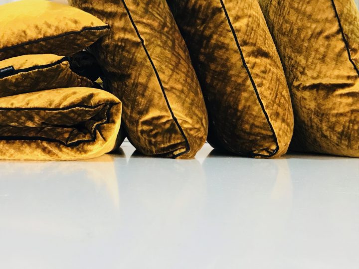 Velours Lavé Losange Ocre | Velours, Faiteuil, Canapé Haut concernant Rideaux Haut De Gamme