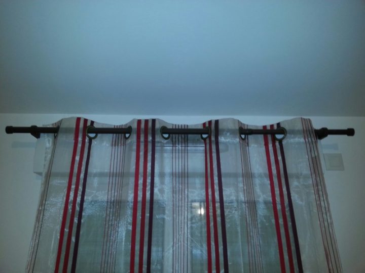 Vend Tringles À Rideaux Sans Perçage (Spécial Caisson destiné Support Tringle Rideau Caisson Volet Roulant Castorama