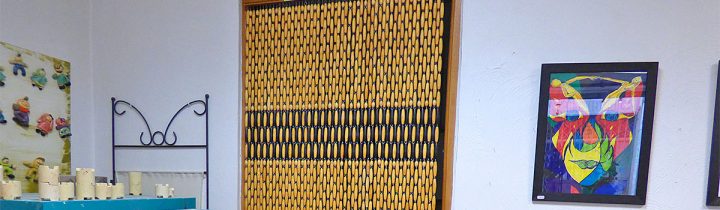 Vente D'Authentiques Rideaux Provençaux Traditionnels Sur serapportantà Rideaux De Perles Pour Portes