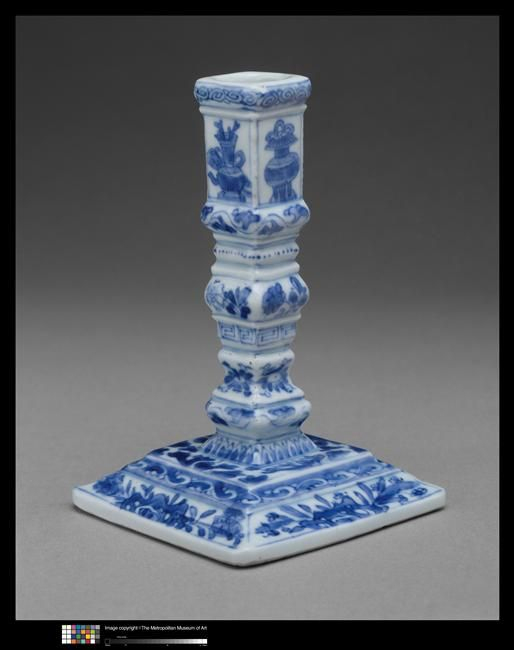 Vers 1700. Chine. Porcelaine Dure. Flambeau De Toilette De intérieur Toilette Chinoise