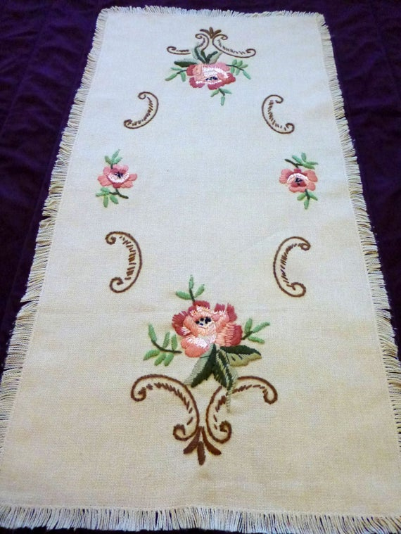 Vintage Broderie Chemin De Table Roses De Fleurs Nappe serapportantà Chemin De Table Fleur