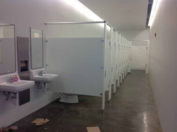 Why Do Public Toilets Stalls Have Gaps? – Onedio.co intérieur Toilettes Publics