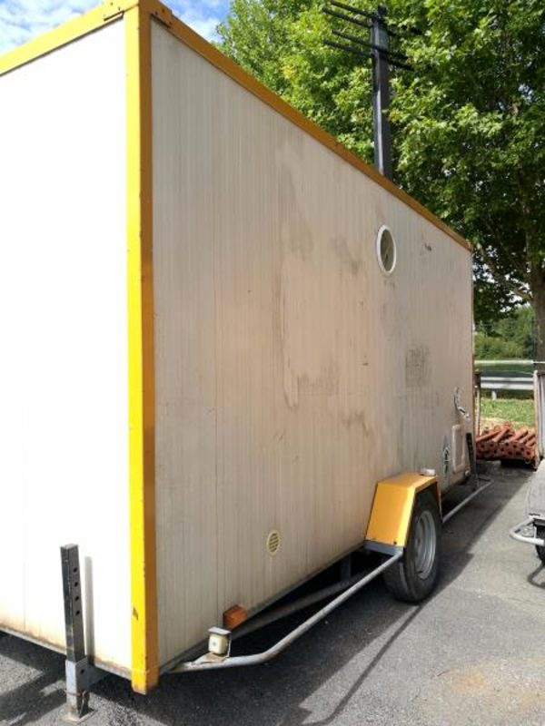 Abri Chantier 9M2 Isole Sur Remorque + Wc – 4 Personnes dedans Abri Pour Remorque