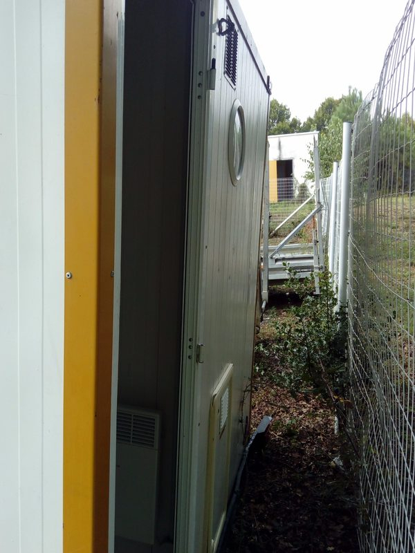 Abri Chantier 9M2 Isole + Wc Sur Remorque (Abris9010091 avec Abri Remorque Abri Chantier 9M2 Isole + Wc Sur Remorque (Abris9010091 avec Abri Remorque