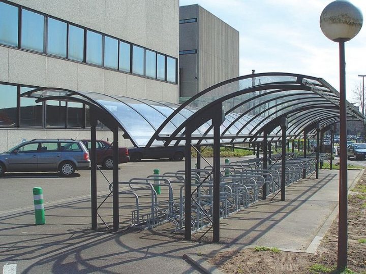 Abris Vélos Ou Fumeurs De 4M Avec Toit Arrondi En Demi encequiconcerne Abri Moto Rétractable