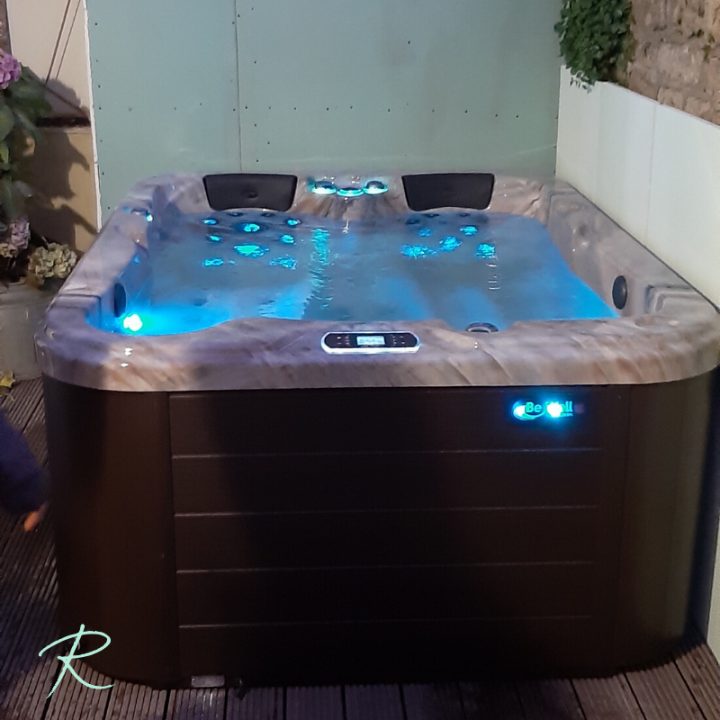 Acheter Un Jacuzzi Extérieur Avec Entourage Bois Metz – Be serapportantà Jacuzzi Privatif Luxembourg Acheter Un Jacuzzi Extérieur Avec Entourage Bois Metz – Be serapportantà Jacuzzi Privatif Luxembourg