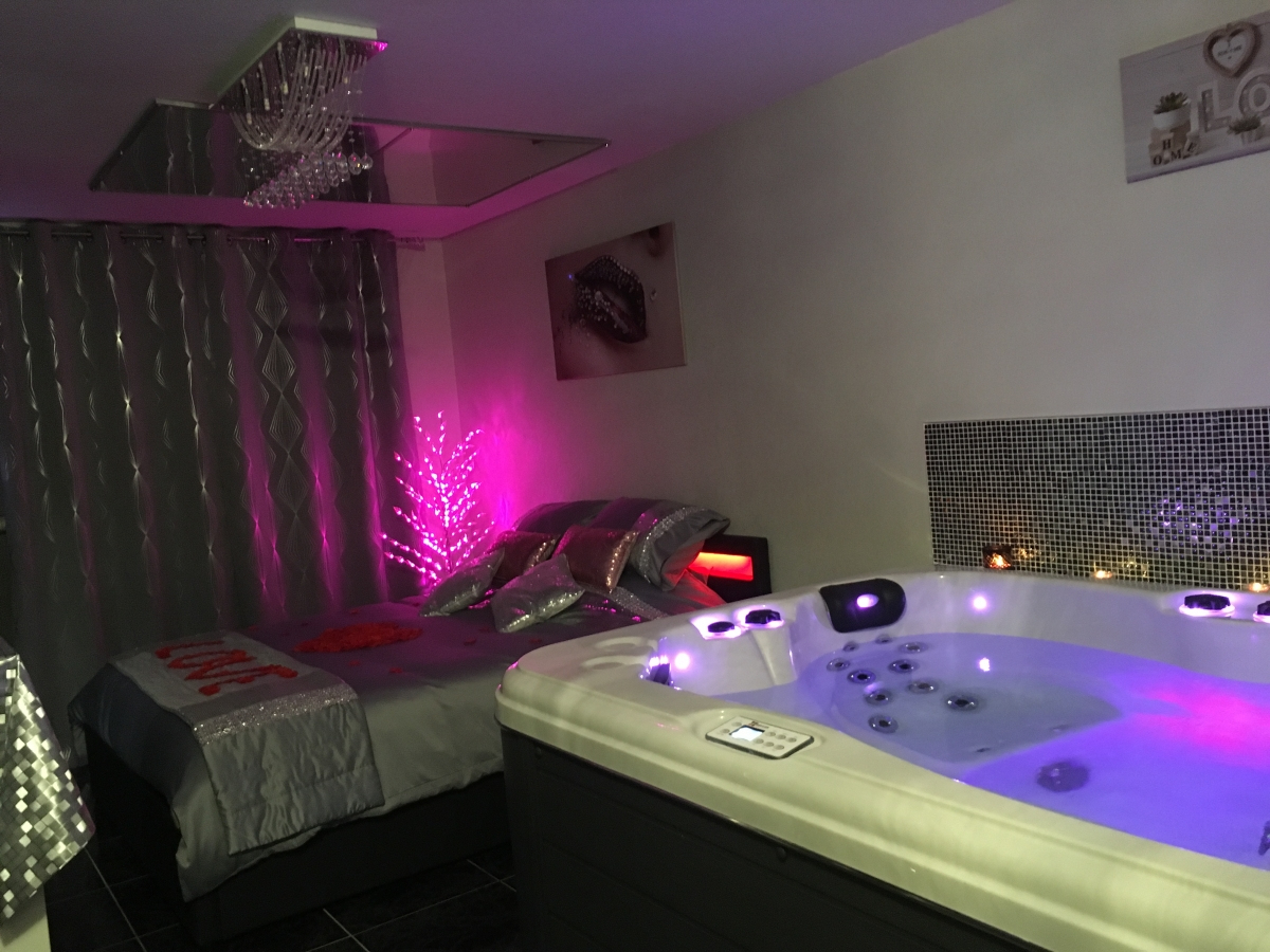 Appartement Glamour Avec Jacuzzi Privatif Entre tout