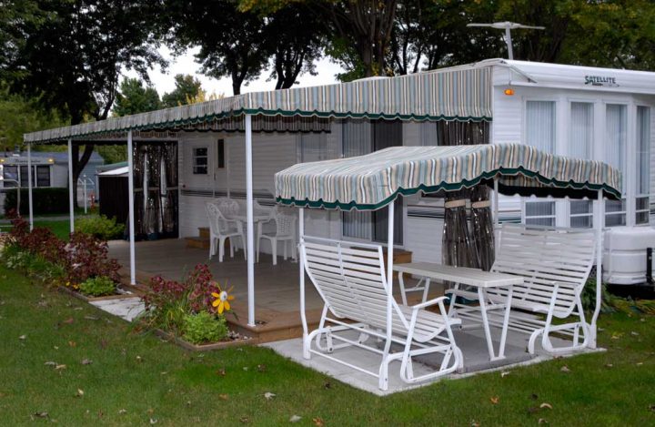 Auvents Maskoutains – Réalisations / Stationnaire Roulotte encequiconcerne Abri Moto Rétractable