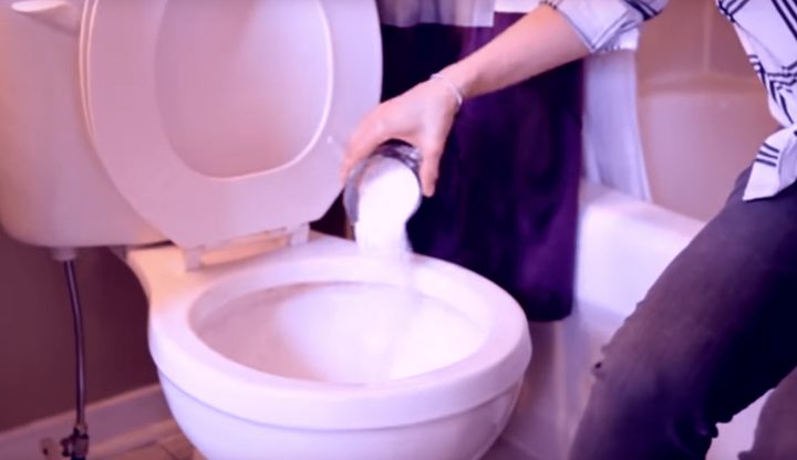 Ce Qu'Elle Va Jeter Dans La Cuvette Des Toilettes Va Tout concernant Ne Rien Jeter Dans Les Toilettes En Anglais