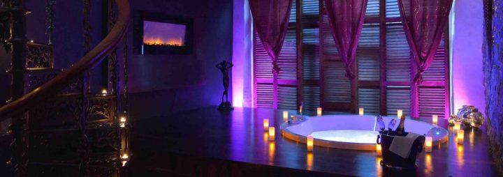 Chambre D'Hôtel Avec Piscine Et Jacuzzi Privatif: Le à Week End En Amoureux Avec Jacuzzi Privatif Jura