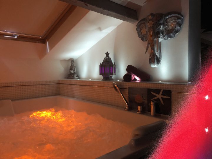 Chambres Avec Spa Et Jacuzzi Privatif En Provence Alpes tout Chambre Avec Jacuzzi Privatif Région Parisienne