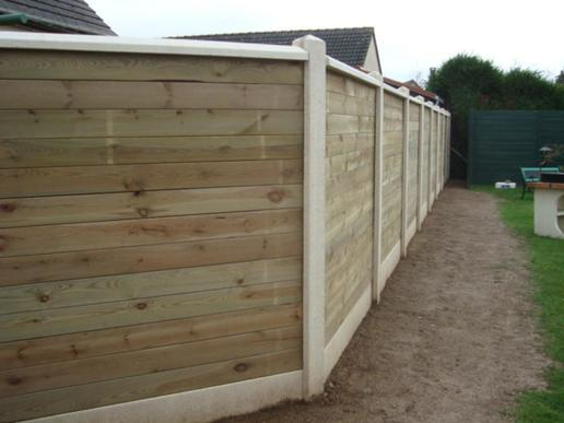 Clôture Poteau Béton Et Lame De Bois À Plailly (60128 tout Poteau À Linge En Béton Brico Dépôt