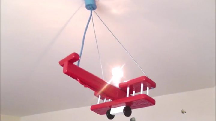 Comment Fabriquer Un Luminaire Avion Pour Chambre Enfant concernant Luminaire Chambre Enfant