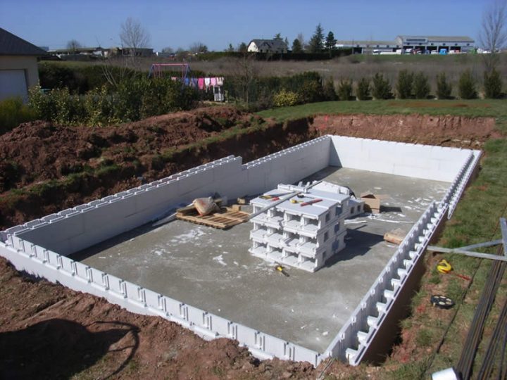 Construction Piscine En Bloc – Jardin Piscine Et Cabane avec Bloc À Bancher Castorama