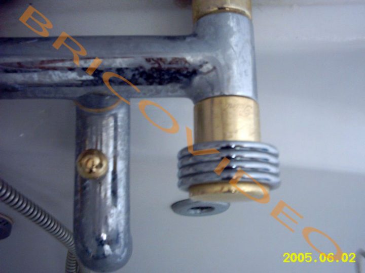 Dépannage Plomberie Amélioration Maison serapportantà Comment Dévisser Un Robinet Sans Vis Apparente ?