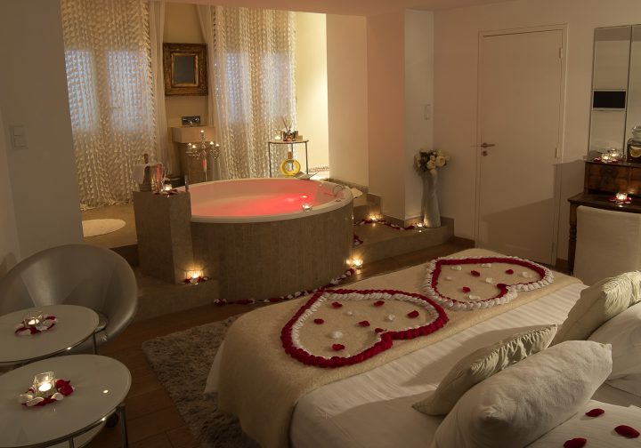 Feuillette : Chambre Avec Jacuzzi Privatif Dans Le Vieux tout Chambre Avec Jacuzzi Privatif Occitanie