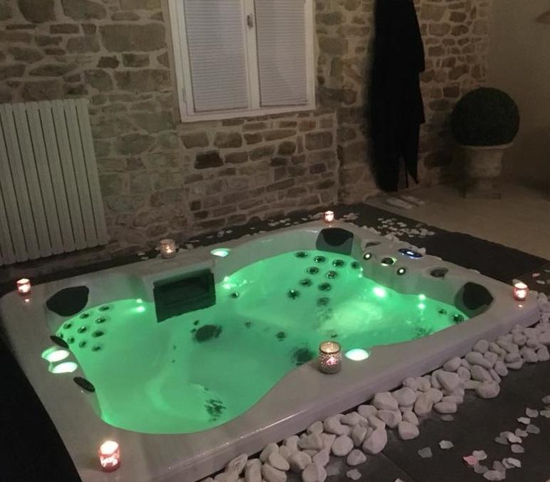 Gite Avec Jacuzzi Privatif Dans La Chambre, BainDe