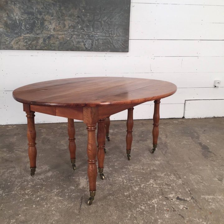 Grande Table Ovale Ancienne – Espace Nord Ouest intérieur Grande Table Ovale
