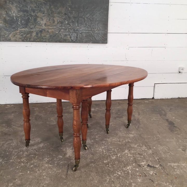 Grande Table Ovale Ancienne – Espace Nord Ouest intérieur Grande Table Ovale Grande Table Ovale Ancienne – Espace Nord Ouest intérieur Grande Table Ovale