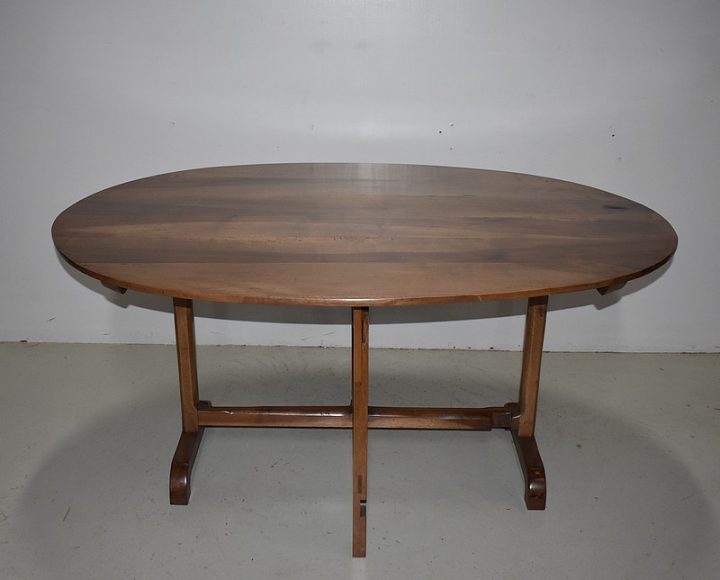 Grande Table Vigneronne Ovale En Noyer Xixe | Antiquites destiné Grande Table Ovale