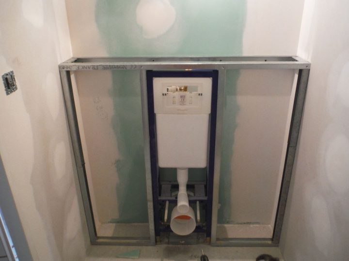 Habillage Wc Suspendu Avec Rangement – Venus Et Judes encequiconcerne Habillage Wc Suspendu Castorama