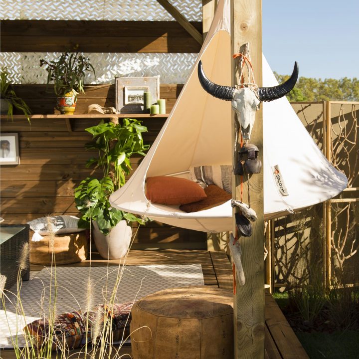 Hamac De Détente En Tissu Cacoon Ivoire En 2020 concernant Rideau Transparent Pour Terrasse