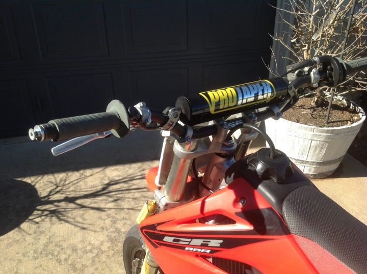 Honda Cr 85 Super Moto Race Mini Motard avec Mini Garage Moto Honda Cr 85 Super Moto Race Mini Motard avec Mini Garage Moto