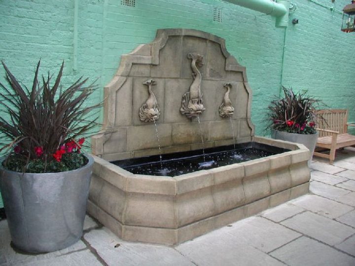 Installer Une Fontaine Murale De Jardin- Conseils, Vidéo dedans Installer Une Fontaine De Jardin En Pierre