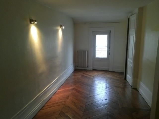 Location Appartement 3 Pièce(S) À Lyon 1Er : 133,89 M² intérieur Location Appartement Jacuzzi Lyon